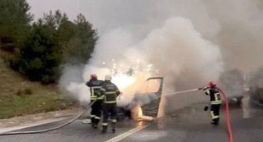 Osmaniye'de tarım işçilerini taşıyan minibüs yandı