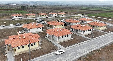 Osmaniye'de yapımı tamamlanan köy evleri hak sahiplerine teslim edildi