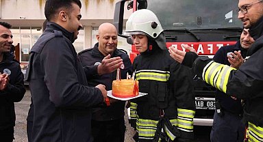 Otizme değil hayallere odaklandı: 16 yaşında itfaiyeci üniformasıyla doğum günü sürprizi