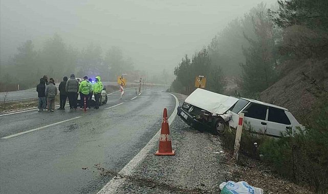 Otobüs ile Tofaş otomobil çarpıştı