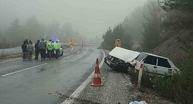 Otobüs ile Tofaş otomobil çarpıştı