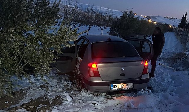 Otomobil şarampole girdi: 2 yaralı