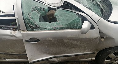 Otomobil şarampole yuvarlandı: Bangladeş uyruklu aynı aileden 1 kişi öldü, 3 kişi yaralandı