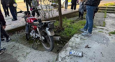 Otomobile çarpmamak için manevra yapan motosiklet devrildi: 1 yaralı