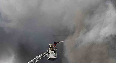 Pakistan'daki AVM yangınında can kaybı 14'e yükseldi, 70'ten fazla kişi kayıp