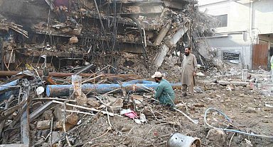 Pakistan'daki AVM yangınında can kaybı 60'a yükseldi