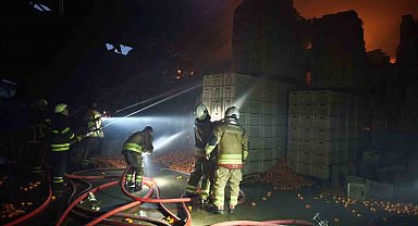 Pantolonunu giymek için geri dönen 19 yaşındaki işçi dumandan etkilenerek öldü