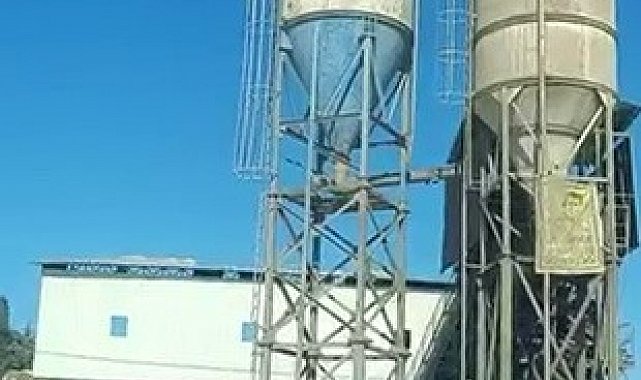 Parasını alamadığını iddia eden işçi siloya çıktı