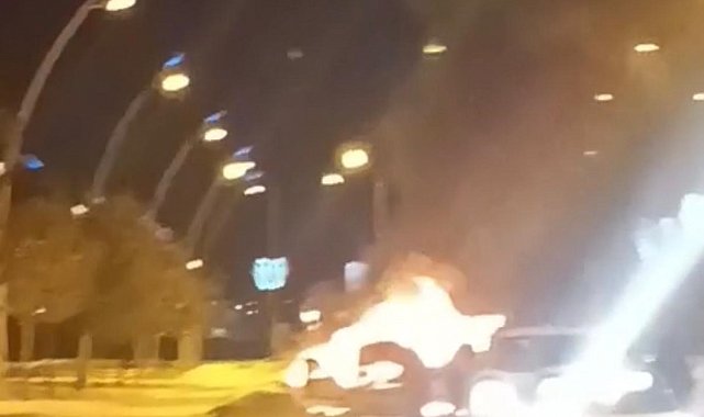 Park halindeki otomobil alev topuna döndü