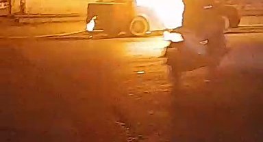 Park halindeki otomobil yandı, sahibi tarafından yakıldığı öne sürüldü