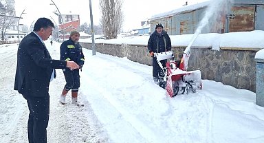 Pasinler'de karla mücadele sürüyor