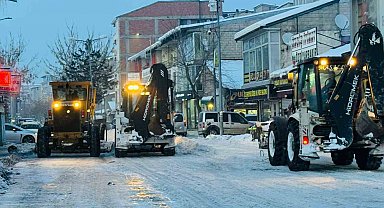 Patnos'ta kar yağışının ardından temizlik seferberliği