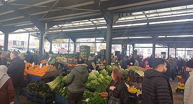 Pazarda zam şampiyonu salatalık