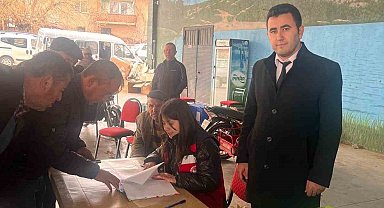 Pazarlar'da vişne ve kiraz üreticilerine bordo bulamacı desteği sürüyor