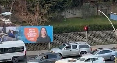 Pendik'te kırmızı ışıkta yol verme kavgası kamerada