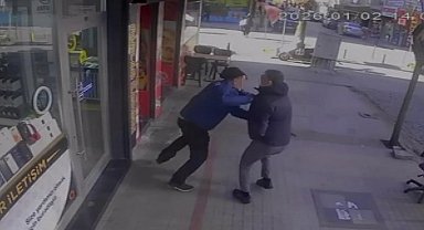 Pendik'te oyuncak silahla kuyumcu soygunu girişimi: Esnaf müdahale etti