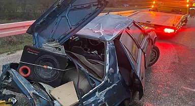 Pınarhisar'da otomobil bariyerlere çarpıp takla attı: 3 yaralı