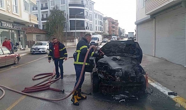 Pınarhisar'da park halindeki otomobil alevlere teslim oldu