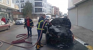 Pınarhisar'da park halindeki otomobil alevlere teslim oldu