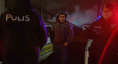 Polisi görünce kaldırıma çıkan alkollü sürücü, ekiplerin dikkati sayesinde yakalandı