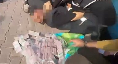 Poşetteki 2 milyon lira ile 30 metre gidebildiler, polisin operasyonuyla yakalandılar