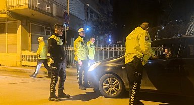 "Eşim gelmeden araçtan inmem" dedi, 1.45 promil alkollü çıktı