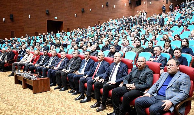 Rektör Prof. Dr. Demir üniversite personelleri ile bir araya geldi