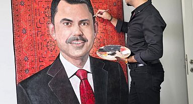 Ressam çift, Bakan Kurum'u halıya resmetti
