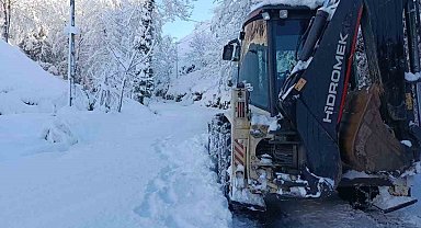 Rize'de 16 köy yolu kara teslim oldu