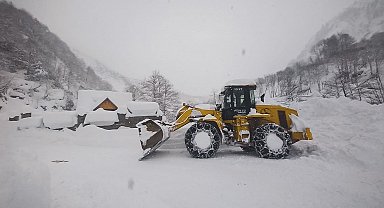 Rize'de 17 köy yolu kar nedeniyle ulaşıma kapandı