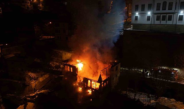 Safranbolu'da 200 yılık tarihi konak alevlere teslim oldu
