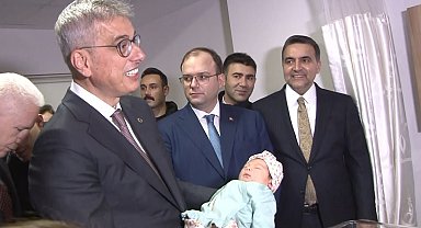 Sağlık Bakanı Memişoğlu, İstanbul'da yeni yılın ilk bebeklerini ziyaret etti