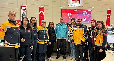 Sağlık çalışanları yoğun kar yağışında sahada görev başında