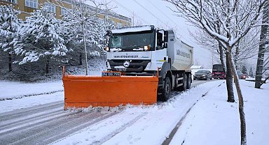 Sakarya'da kar yağışı sonrası kapanan 45 grup yolundan 33'ü ulaşıma açıldı