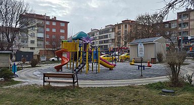 Salıncaklar boş kaldı, park sessizliğe büründü