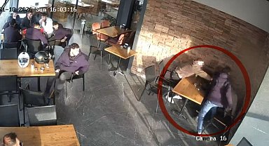 Samsun'da fırında bıçaklı saldırı kamerada: 2 yaralı