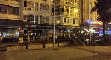 Samsun'da fırtına ağaç devirdi