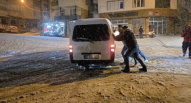 Samsun'da kar çocuklara eğlence, sürücülere çile oldu