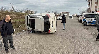 Samsun'da otomobil takla attı: 3 yaralı