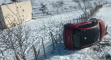 Samsun'da otomobil tarlaya yuvarlandı: 3 yaralı