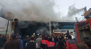 Sanayi sitesinde büyük yangın: 5 kişi hastaneye kaldırıldı