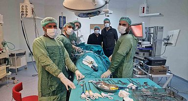 Şanlıurfa'da 10 santimetrelik böbrek kisti kapalı yöntemle alındı