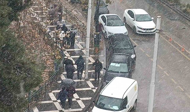 Şanlıurfa'da beklenen kar yağışı başladı