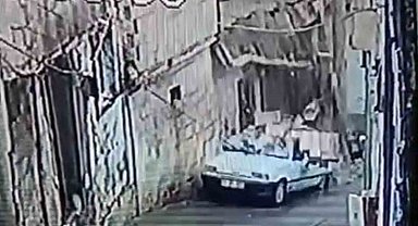 Şanlıurfa'da istinat duvarı otomobil üzerine devrildi