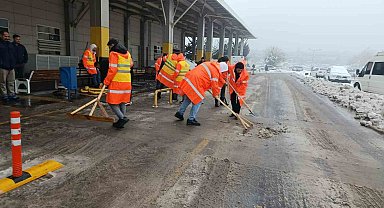 Şanlıurfa'da kar temizliği sürüyor