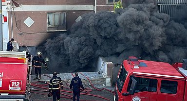 Şanlıurfa'da koltuk ve yatak üretimi yapılan atölyede korkutan yangın