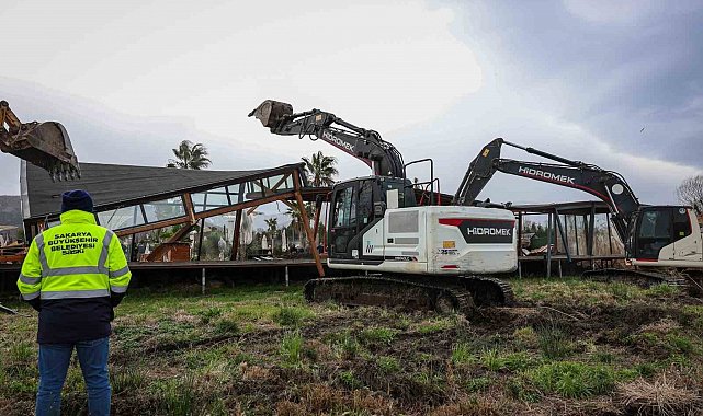 Sapanca Gölü kıyısında kaçak iskele ve yapı yıkımları devam ediyor: 89 yapı kaldırıldı