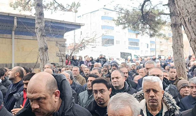 Saplantılı sevgilisi tarafından öldürülen Gözde Akbaba, son yolculuğuna uğurlandı