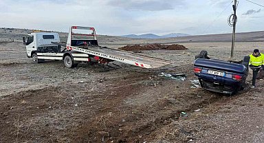 Şarampole devrilen otomobilde 2 kişi yaralandı