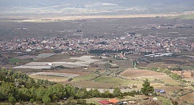 Sarıgöl Ovası gelinliğini çıkardı